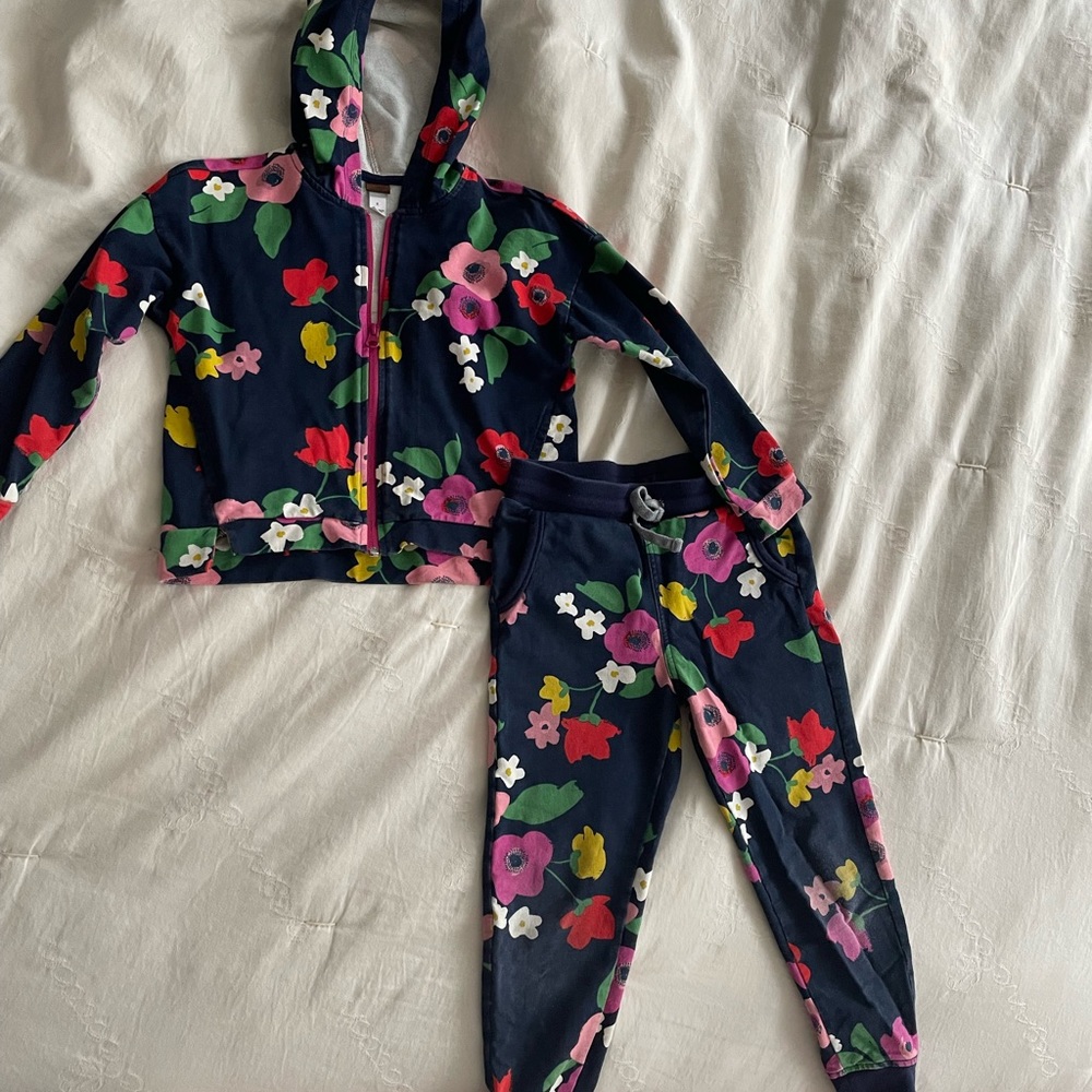 Tea Collection Size 6 fashion forward matching sweat jacket / pants set